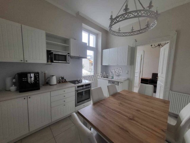 Eladó téglalakás, Keszthelyen 119 M Ft, 4 szobás