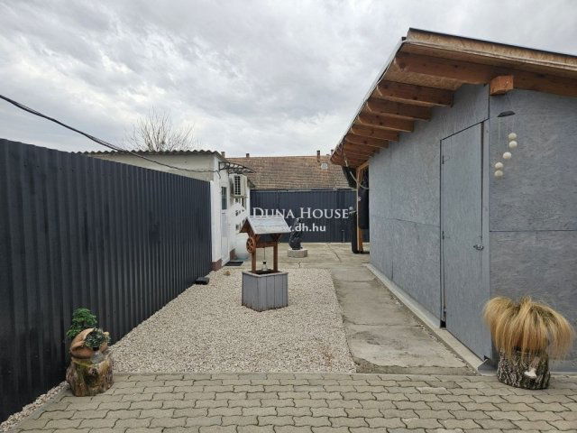 Eladó téglalakás, Mohácson 52.9 M Ft, 4 szobás