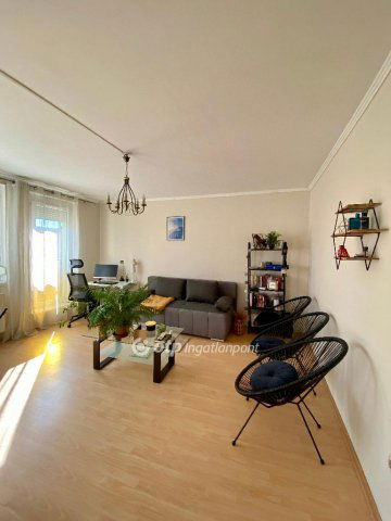 Eladó panellakás, Pápán 37.49 M Ft, 1+3 szobás