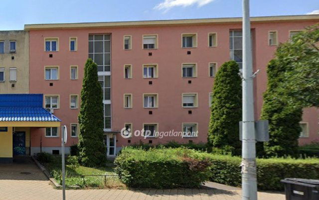 Eladó téglalakás, Szolnokon 35.9 M Ft, 2 szobás