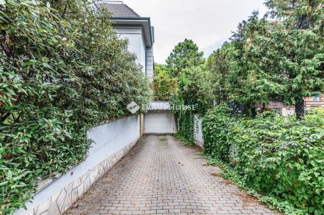 Eladó téglalakás, XII. kerületben, Szanatórium utcában