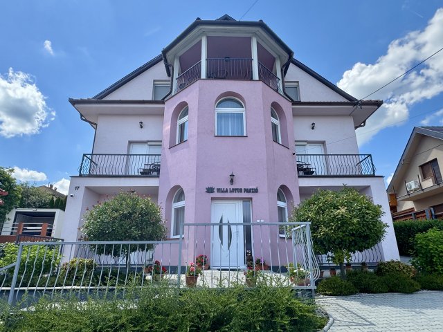 Eladó hotel, Zalakaroson 239 M Ft, 10+4 szobás