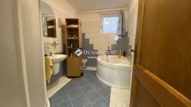 Eladó családi ház, Budakeszin 219 M Ft, 11 szobás