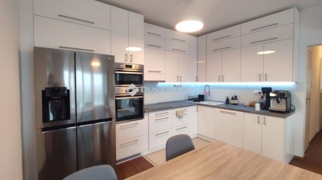 Eladó családi ház, Fonyódon 144.9 M Ft, 4 szobás