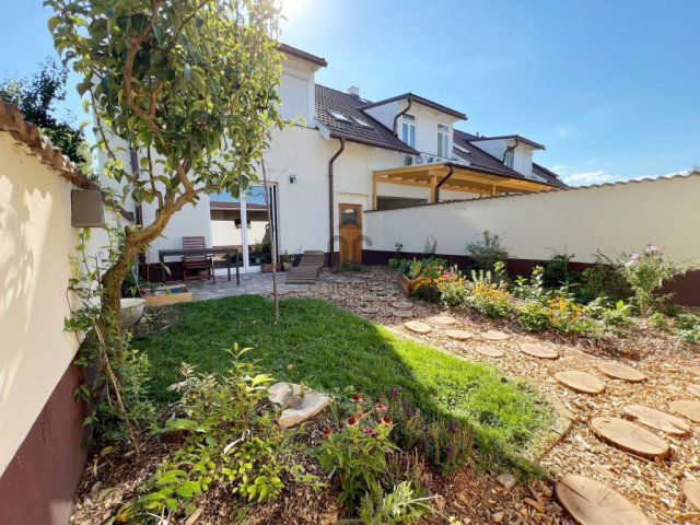 Eladó sorház, Vácon 125 M Ft, 4 szobás / költözzbe.hu