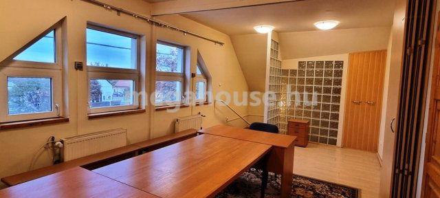 Kiadó üzlethelyiség, Budaörsön, Szabadság úton 220 E Ft / hó