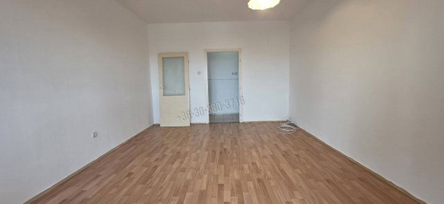 Eladó téglalakás, Dunaújvárosban 35.99 M Ft, 2 szobás