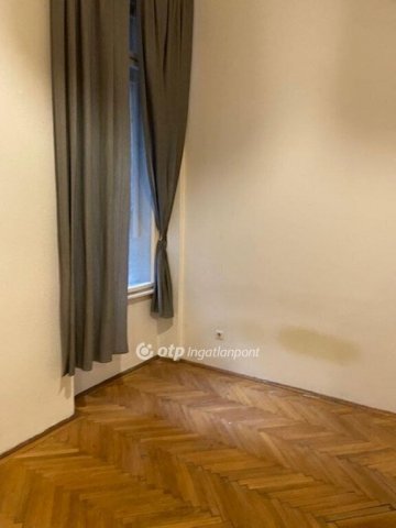 Eladó téglalakás, Budapesten, V. kerületben 59.9 M Ft, 1 szobás