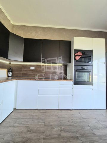 Eladó családi ház, Budajenőn 220 M Ft, 5 szobás