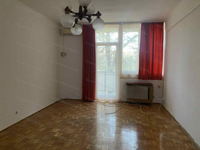 Eladó téglalakás, Szolnokon 33 M Ft, 2 szobás