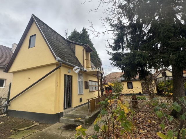 Eladó családi ház, Pécsett, Hamvas utcában 44 M Ft, 4 szobás