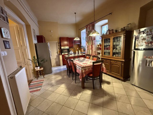 Eladó téglalakás, Pécsett, Király utcában 91 M Ft, 3 szobás