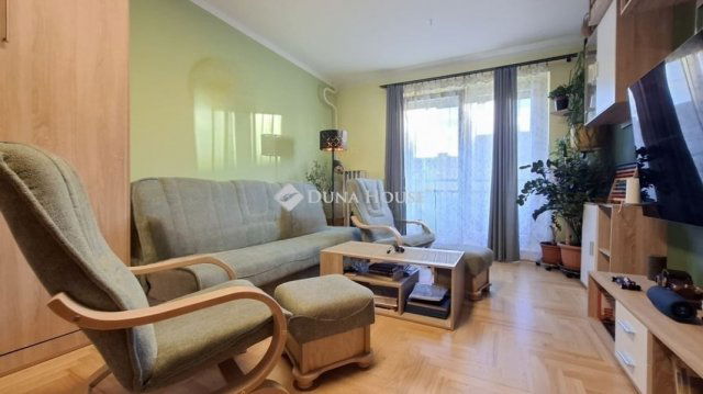 Eladó panellakás, Budapesten, III. kerületben 72.9 M Ft