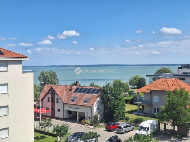 Eladó téglalakás, Siófokon 85 M Ft, 2 szobás