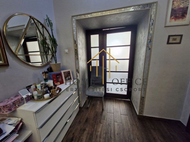 Eladó téglalakás, Budapesten, VI. kerületben 82.9 M Ft, 2 szobás