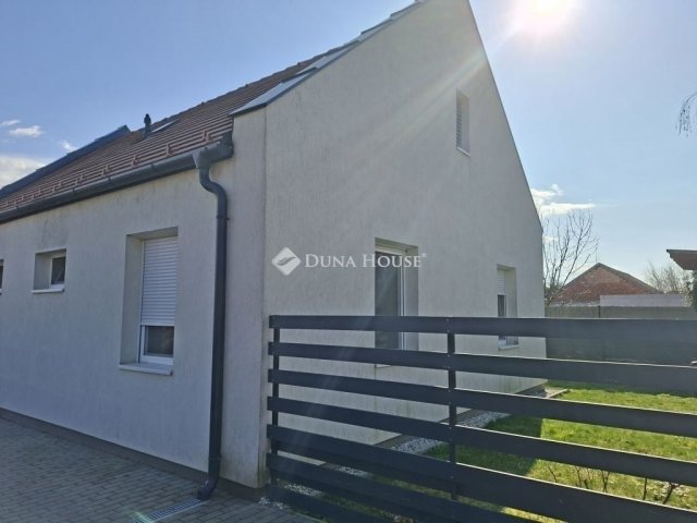 Eladó családi ház, Lepsényben 73.6 M Ft, 4 szobás