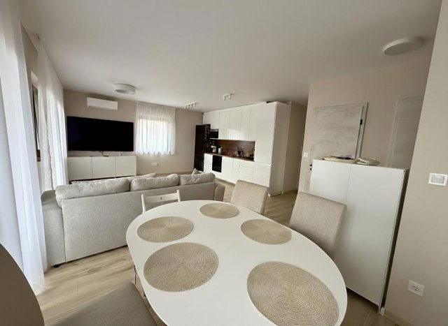 Eladó téglalakás, Vácon 94.7 M Ft, 3 szobás