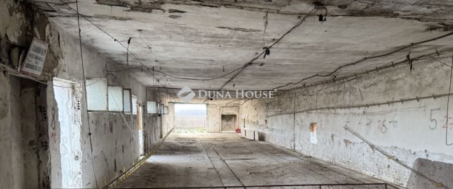 Kiadó ipari ingatlan, Kecskeméten 200 E Ft / hó