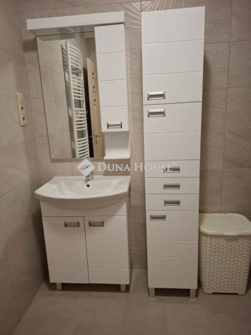 Kiadó téglalakás, albérlet, Szekszárdon 200 E Ft / hó