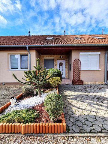 Eladó sorház, Mosonmagyaróváron 67.9 M Ft, 4 szobás