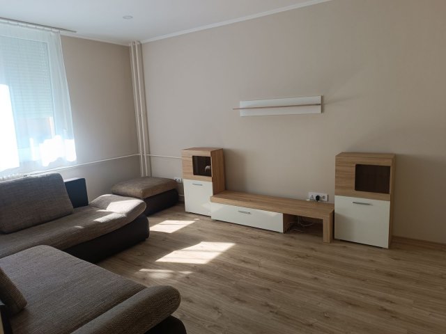 Kiadó téglalakás, albérlet, Ajkán, Kohász utcában, 1 szobás