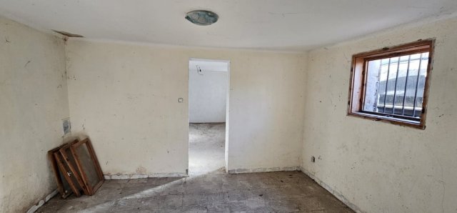 Eladó téglalakás, Pécsett 43.99 M Ft, 5 szobás