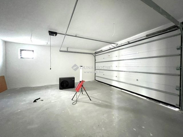 Eladó családi ház, Szigetszentmiklóson 149 M Ft, 4 szobás