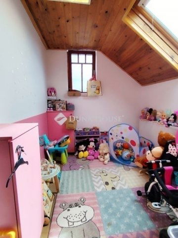 Eladó családi ház, Vecsésen 73.5 M Ft, 7 szobás