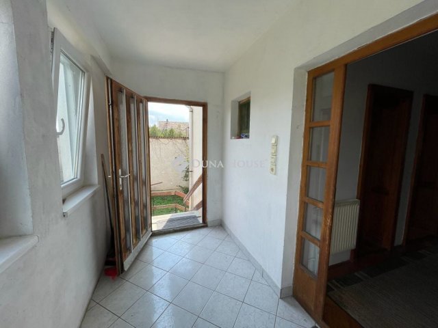 Eladó családi ház, Esztergomban 94 M Ft, 4 szobás