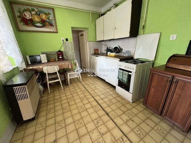 Eladó családi ház, Kecskeméten 32.5 M Ft, 2+1 szobás