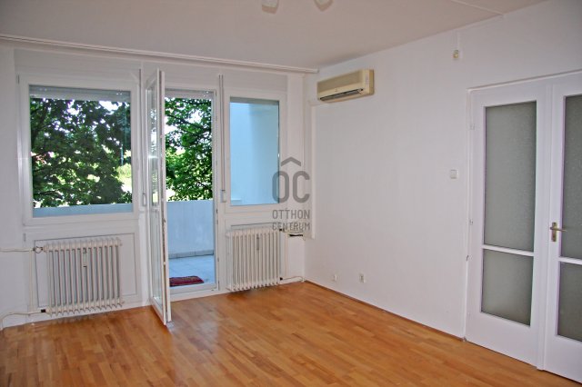 Eladó panellakás, Szolnokon 27.9 M Ft, 2 szobás