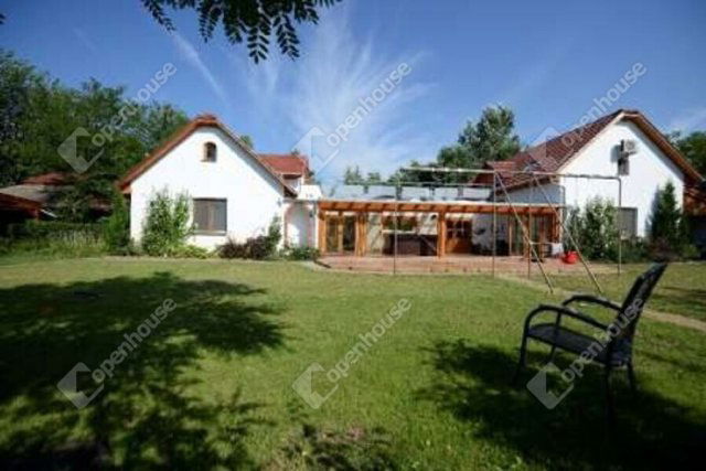Eladó családi ház, Zákányszéken 231.42 M Ft, 12 szobás