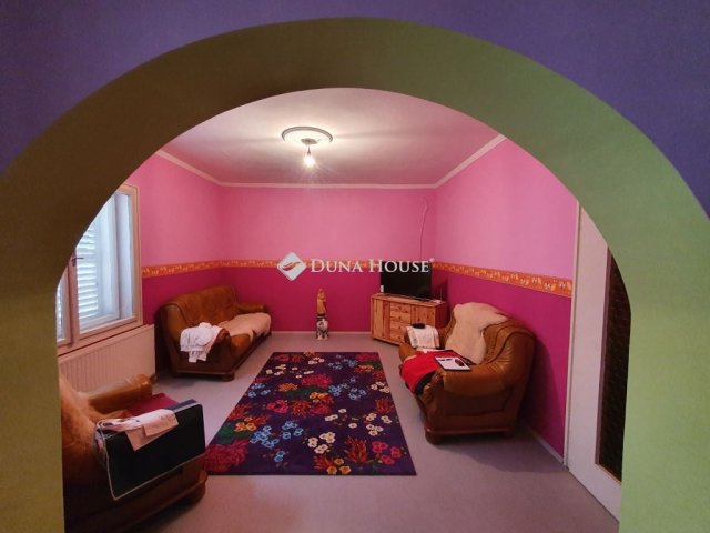 Eladó családi ház, Siófokon 135 M Ft, 9 szobás