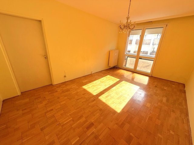 Eladó panellakás, Kaposváron, Honvéd utcában 34.9 M Ft