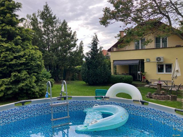 Eladó családi ház, Szadán 130.9 M Ft, 5 szobás