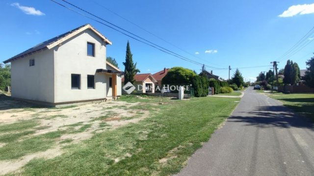 Eladó nyaraló, Balatonkeresztúron 86 M Ft, 4 szobás