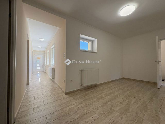 Eladó családi ház, Dabason 89.9 M Ft, 4 szobás