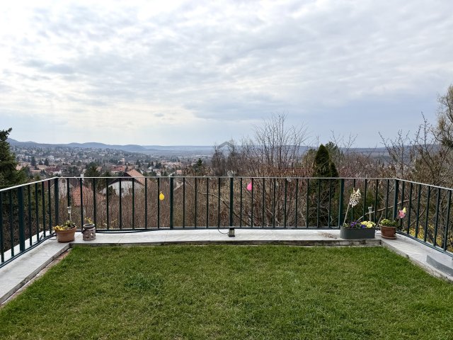 Eladó téglalakás, Budakeszin 167.8 M Ft, 4 szobás