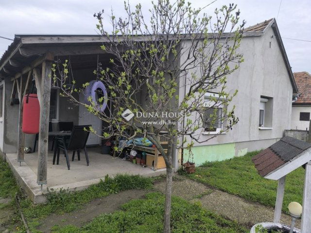 Eladó családi ház, Nyárlőrincen 23.5 M Ft, 3 szobás