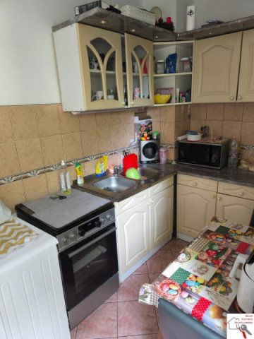 Eladó panellakás, Pécsett 41.9 M Ft, 2 szobás