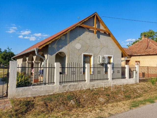 Eladó családi ház, Solton 42 M Ft, 1+1 szobás