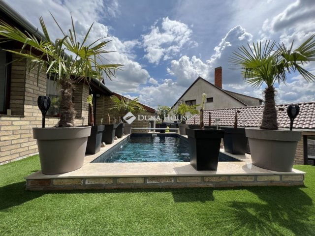 Eladó családi ház, Baján 112 M Ft, 4 szobás