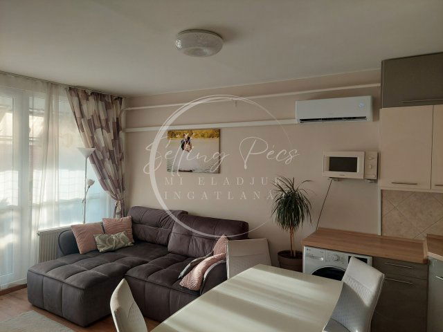 Eladó panellakás, Pécsett, Mátyás Flórián téren 53.5 M Ft