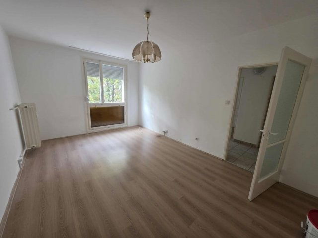 Kiadó panellakás, albérlet, Pécsett 120 E Ft / hó, 1+1 szobás