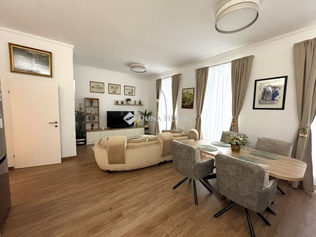 Eladó téglalakás, Sopronban 79.9 M Ft, 2 szobás