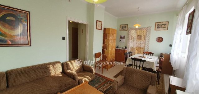 Eladó családi ház, Devecseren 36.9 M Ft, 3 szobás