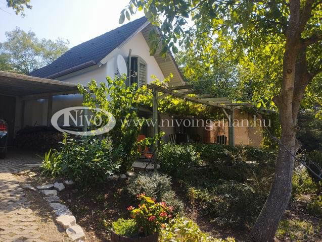 Eladó nyaraló, Pécselyen 45 M Ft, 1+2 szobás