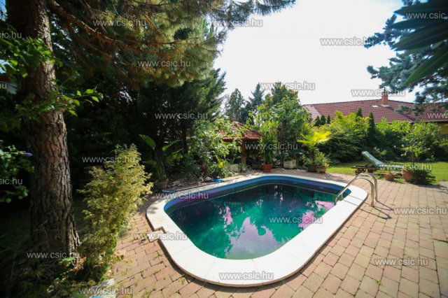 Eladó családi ház, Vácon 269 M Ft, 6+2 szobás