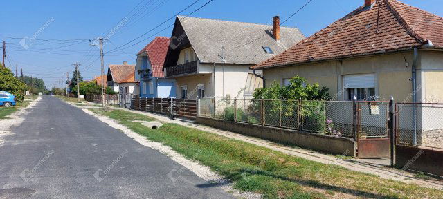 Eladó családi ház, Bakon 24.99 M Ft, 2 szobás