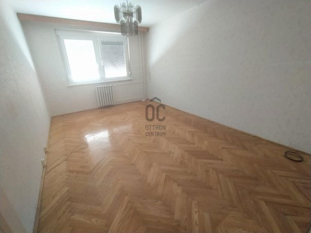Eladó panellakás, Szegeden 40.8 M Ft, 2 szobás